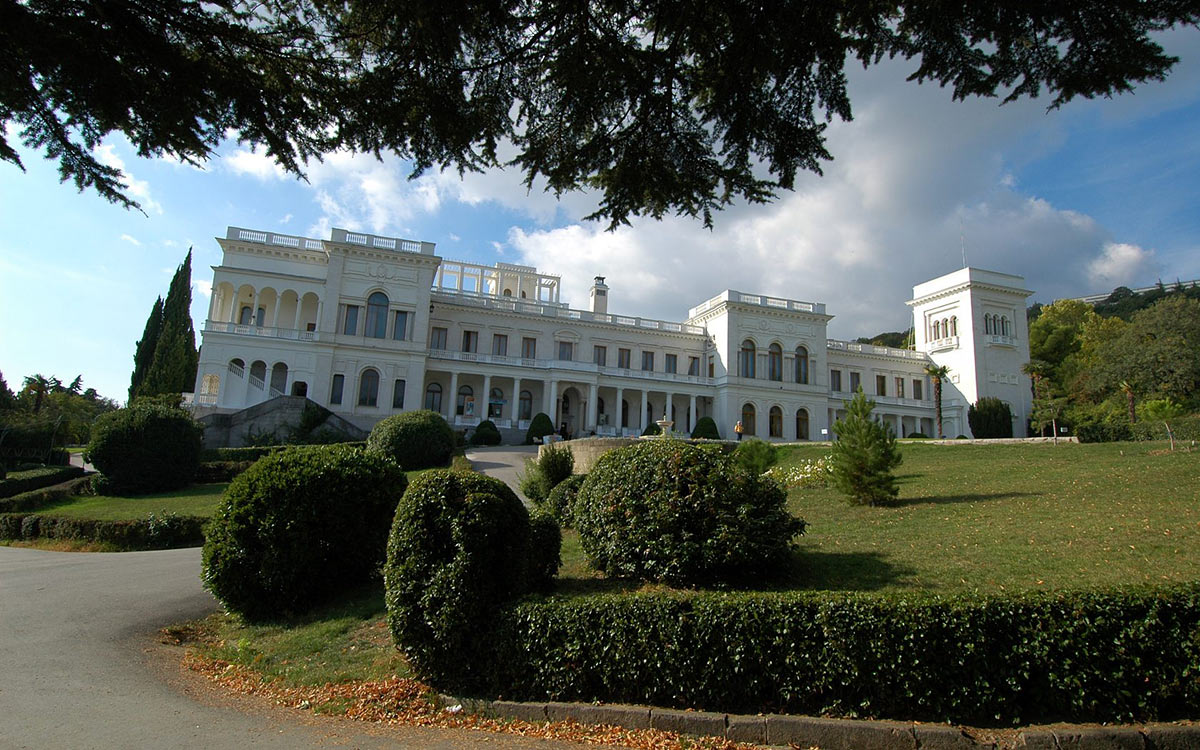 царский дворец в крыму