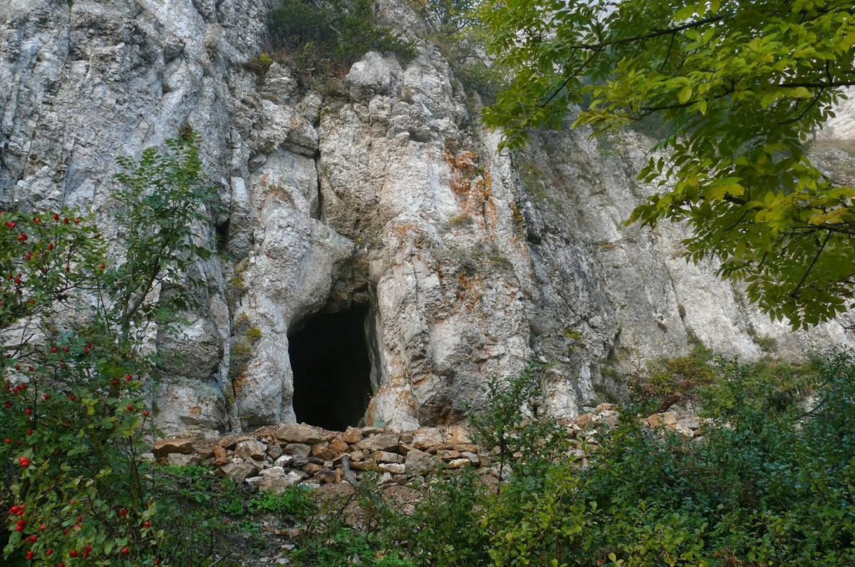 Фото пещеры снаружи